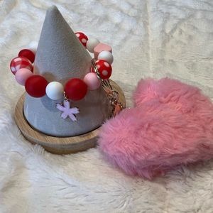 Keychain Wristlet. Pink five leaves Charm, NEW! Valentines.